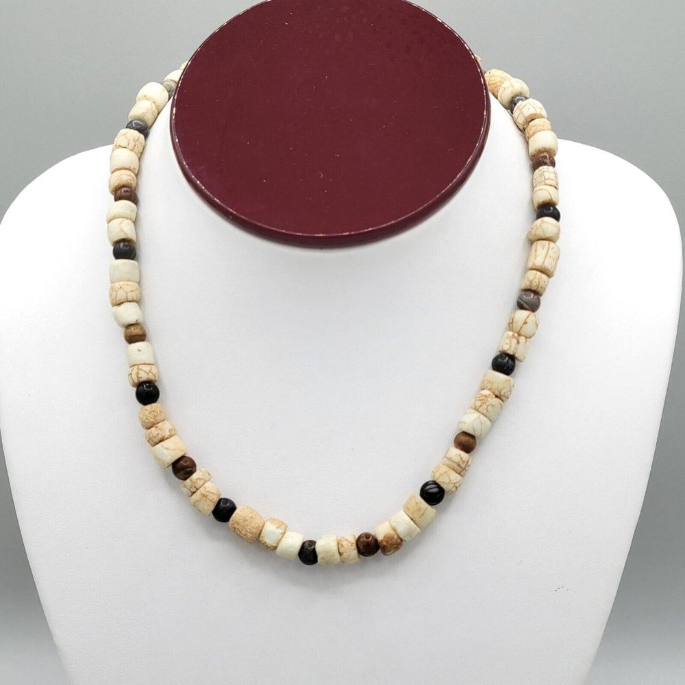 Magnesite Stone Multicolor Beaded Necklace Silver Tone Barrel Clasp 16 in